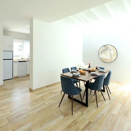 Bella, Modern 4 Bed *