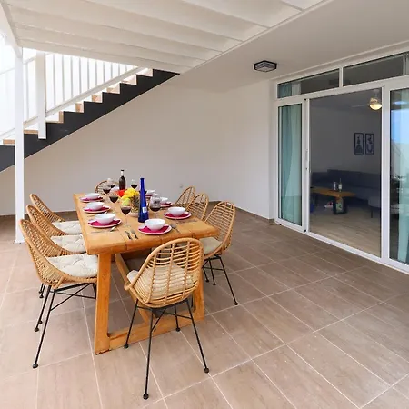 Bella, Modern 4 Bed Playa Blanca (Lanzarote)