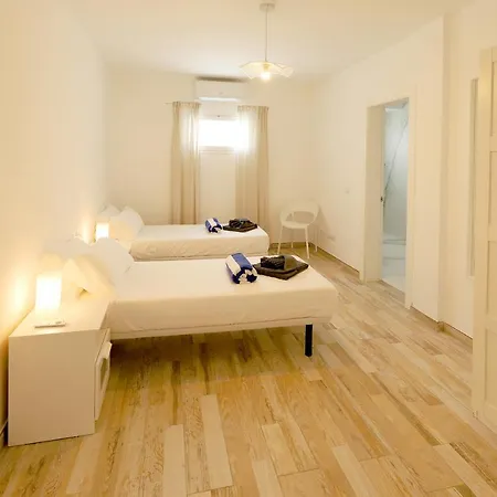 Bella, Modern 4 Bed *