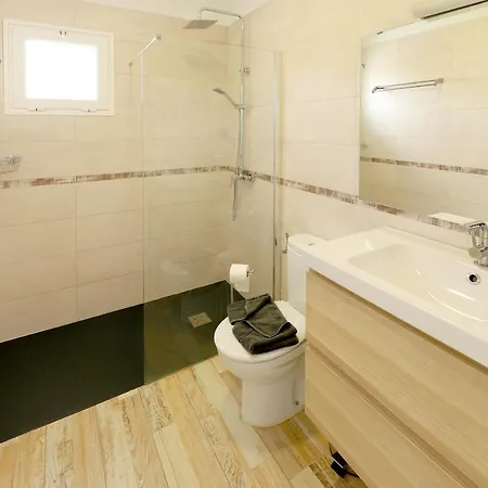 Bella, Modern 4 Bed * Playa Blanca (Lanzarote)