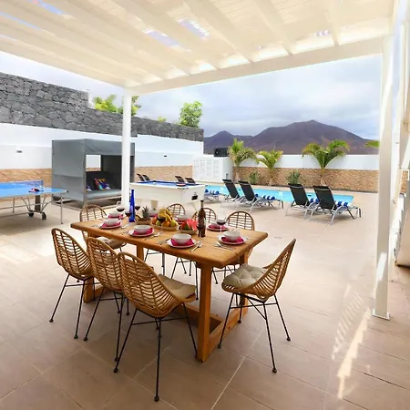 Bella, Modern 4 Bed *