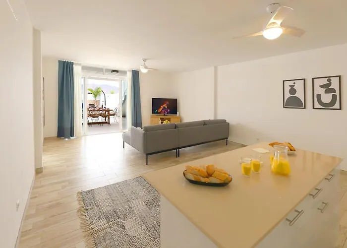 Bella, Modern 4 Bed Villa *